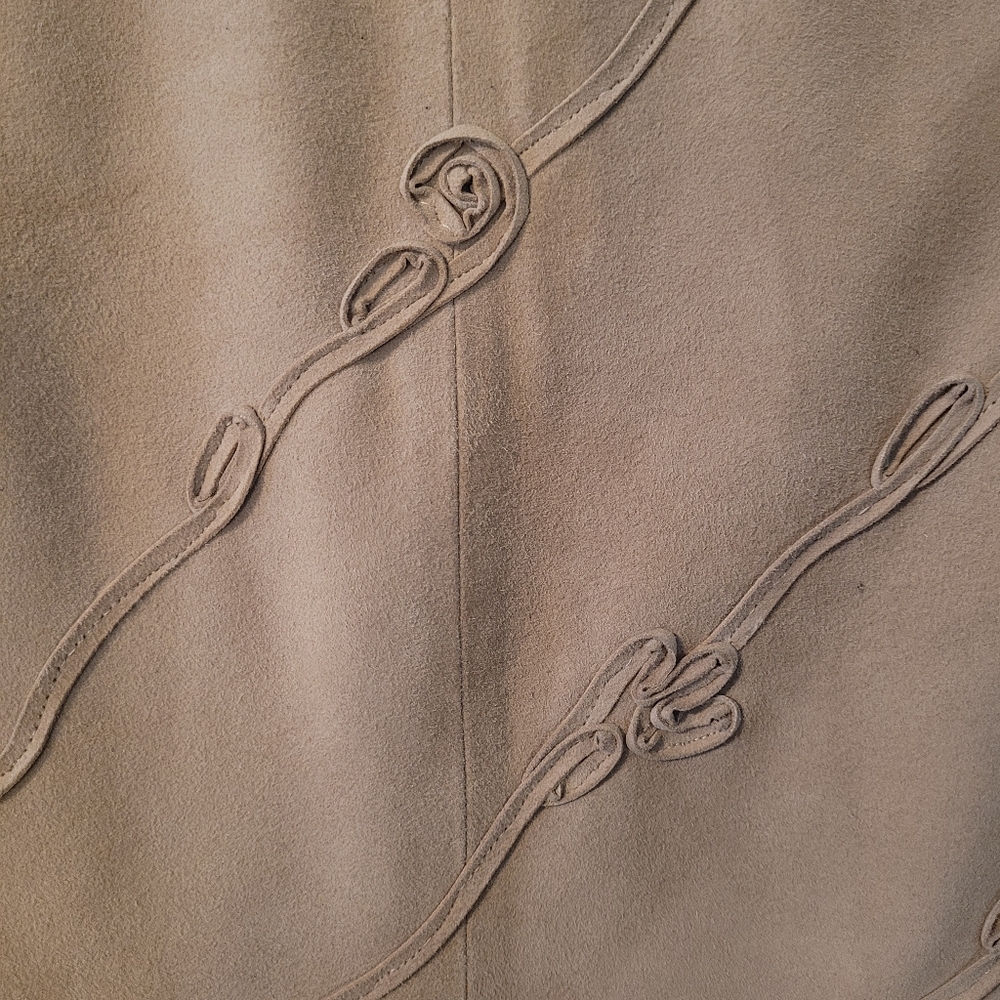 Lafayette 148 genuine suede textured flare skirt- 18.           F23 - Picture 2 of 10